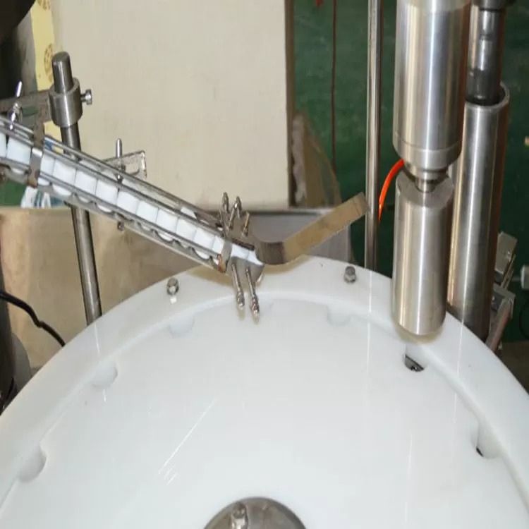 Nerūdijančio plieno butelių uždarymo mašina, naudojama medicinoje